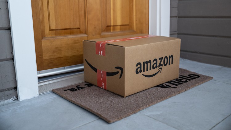 Amazon Paket vor der Tür
