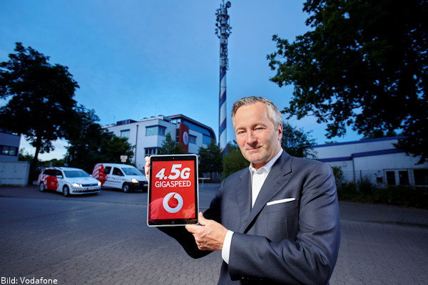 Vodafone CEO schaltet Deutschlands schnellste Basisstation frei
