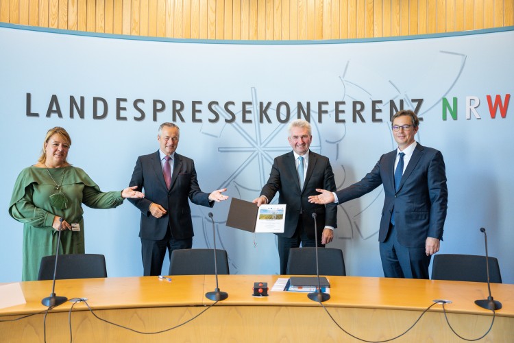 Unterzeichnung des Mobilfunkpaktes 2.0 im Landtag NRW