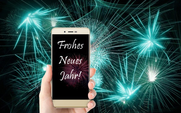 Frohes Neues Jahr wünschen die Deutschen am liebsten per Telefon