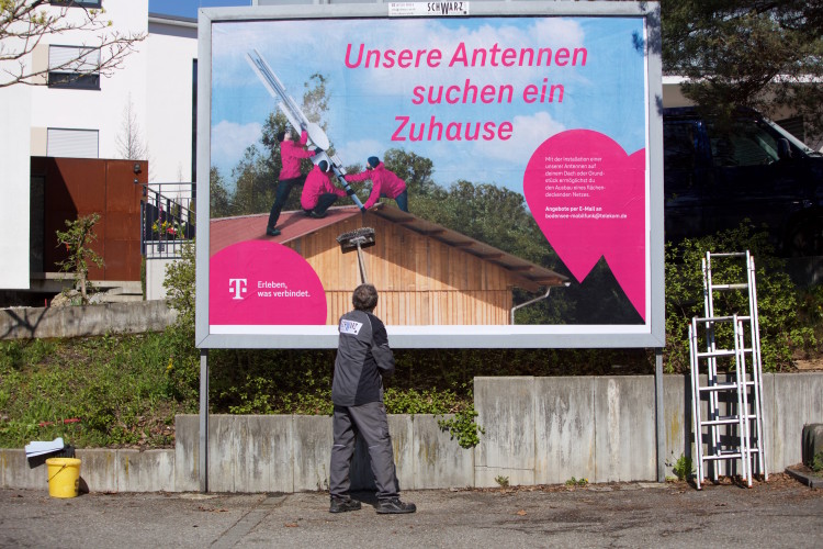 Telekom geht in Überlingen mit Plakaten und Zeitungsanzeigen auf die Suche nach Mobilfunkstandorten