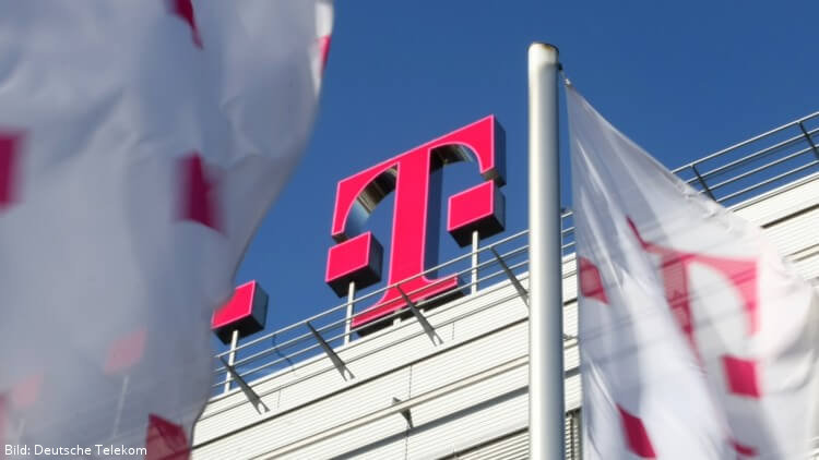 Telekom - Logo auf dem Dach der Zentrale in Bonn
