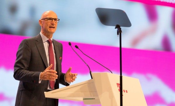 Vorstandsvorsitzender Timotheus Höttges auf der Hauptversammlung 2017