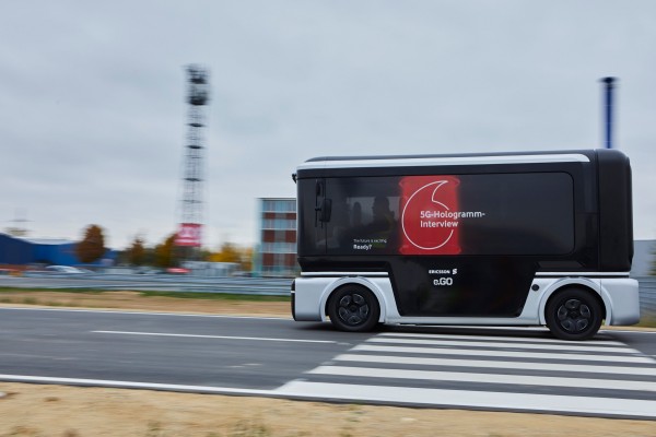 Vodafone: Erstes Hologramm-Gespräch im fahrenden Auto dank 5G