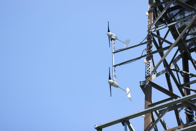 Vantage Towers stattet Mobilfunk-Stationen mit Mikrowindturbinen aus